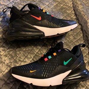 NIKE Air Max 270